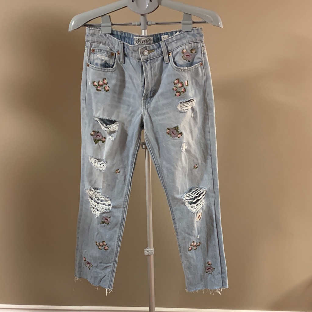 Lucky Sienna Slim Boyfriend Jeans Lt Blue Distressed Embroidered Size 2 , 26/26